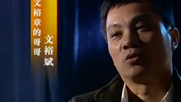2009年丈夫拔管殺妻說是愛，卻和女同事密切聯絡，岳母：賠一千萬