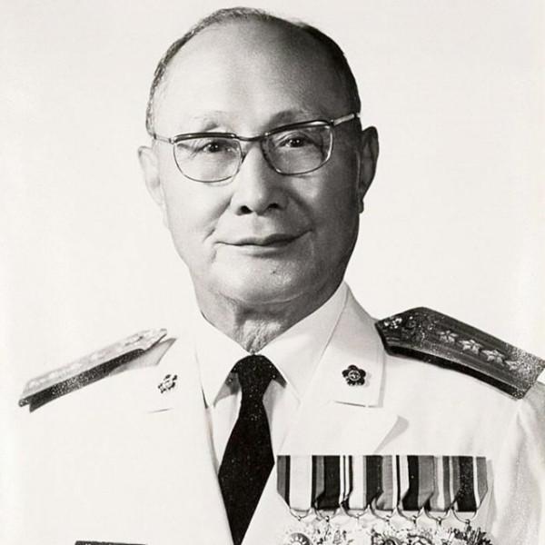 蔣介石手下八位虎將,7人去了臺灣,還有一人沒去,後來如何? 蔣介石手下八位虎將,7人去了臺灣,還有一人沒去,後來如何?