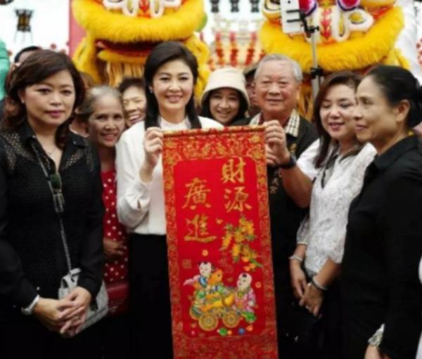 54歲英拉穿粉衣扮嫩,同框比美贏小24歲不丹王后,哥哥始終守護她 54歲英拉穿粉衣扮嫩,同框比美贏小24歲不丹王后,哥哥始終守護她