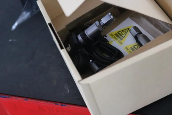 怪獸修車：翻新一輛二手的鈴木-吉姆尼，精心施工，再現完美