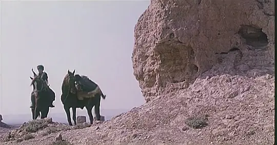 1964年10月13日,我國第一顆原子彈爆炸前三天,戈壁中出現了國軍 1964年10月13日,我國第一顆原子彈爆炸前三天,戈壁中出現了國軍