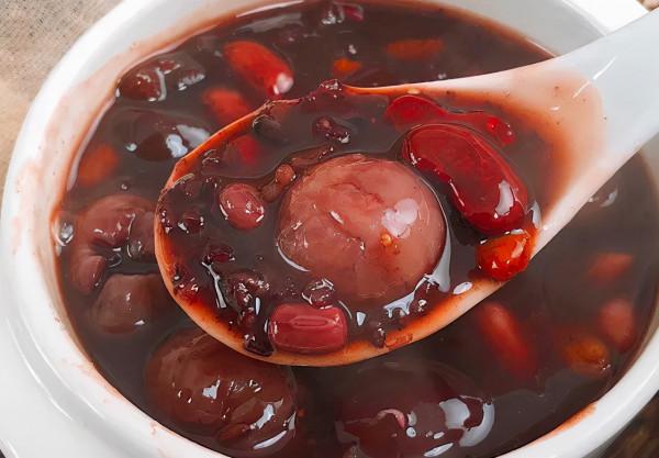 這一碗頂十碗補藥，常喝滋補養生又養顏！快收藏