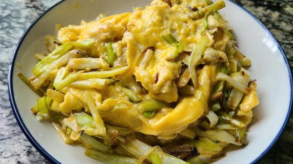 韭黃滑蛋,廣東很出名的做法,又嫩又滑又好吃,太香了 韭黃滑蛋,廣東很出名的做法,又嫩又滑又好吃,太香了