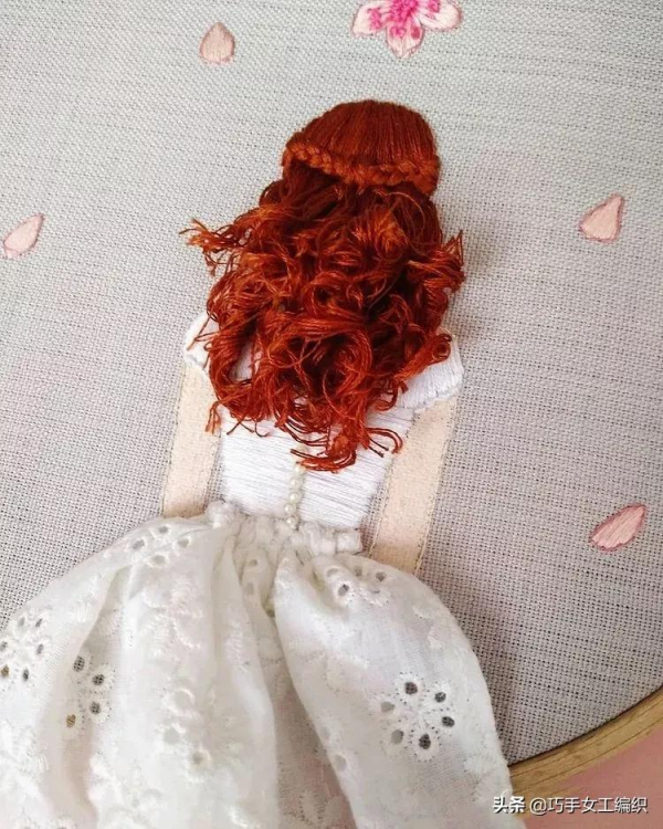像真發一樣可以編的髮型都能繡出來，如此立體的繡法怎麼能錯過