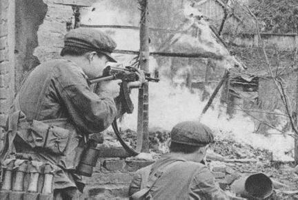 解放軍參戰女兵回憶：越南人曾將我們背過河，還笑著揮手告別