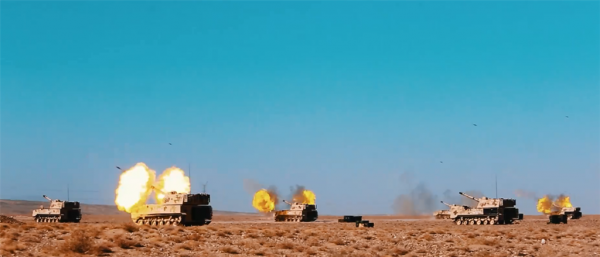 重型“土豪”旅出擊!99A坦克牽引機動,“鋼鐵風暴”炮聲如雷 重型“土豪”旅出擊!99A坦克牽引機動,“鋼鐵風暴”炮聲如雷