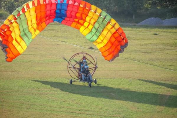 周邊遊｜住進小木屋泡私湯，乘網紅小火車玩彩虹滑道