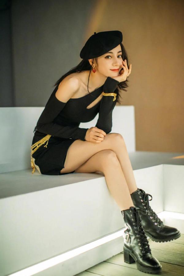 迪麗熱巴工作照曝光，網友：身材真的太好了