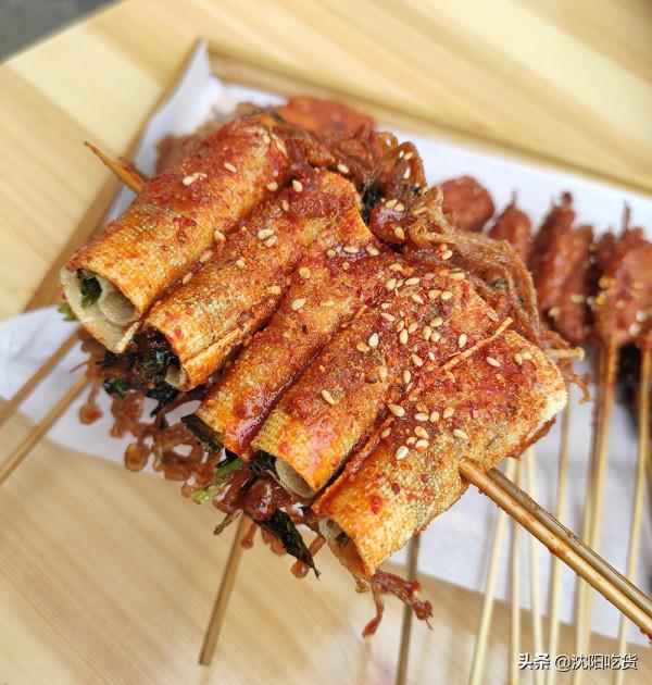 每次看到炸串店裡的自制雞排,自制牛排,都忍不住要嘗一嘗 每次看到炸串店裡的自制雞排,自制牛排,都忍不住要嘗一嘗