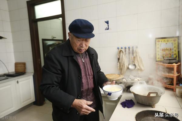 76歲大爺的悔悟：我想抓住晚年幸福，5000多的退休金卻窮困不安