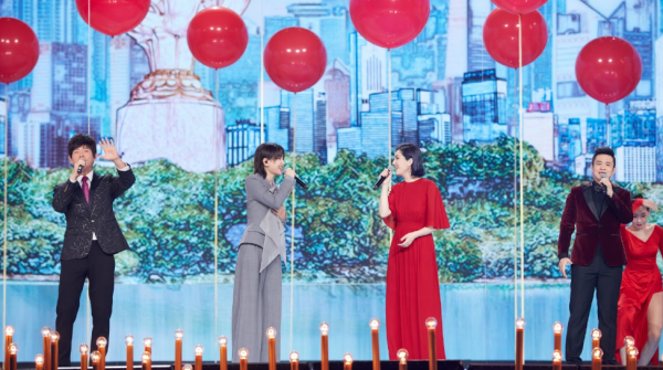 國慶晚會明星造型：劉嘉玲美豔開場，朱一龍寸頭獻唱，劉濤甜美