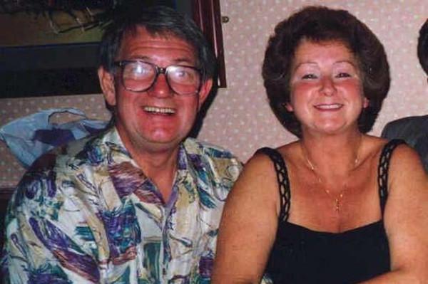 英國男孩討好漂亮女友，編造富二代謊言，10年前被揭穿後殺害父母