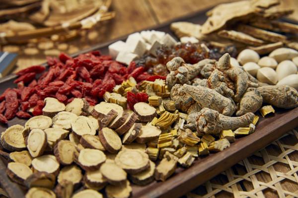 經常犯困、嗜睡的人是怎麼回事？中醫：多半和這3種原因有關