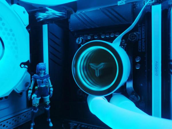 產品更新還真快,連水冷管都帶RGB光,炫彩機箱更添新裝 產品更新還真快,連水冷管都帶RGB光,炫彩機箱更添新裝