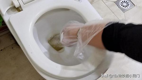 馬桶堵了?只需用一個塑膠瓶,幾下就能快速疏通,不用花錢太棒了 馬桶堵了?只需用一個塑膠瓶,幾下就能快速疏通,不用花錢太棒了