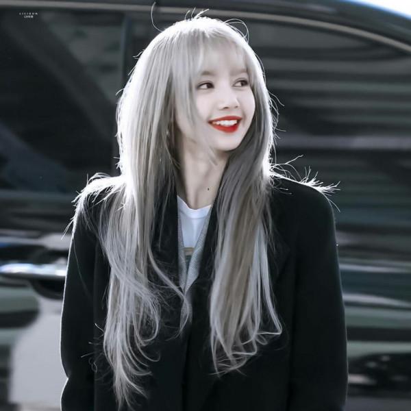 Lisa宣佈新冠康復後首現身！面色紅潤氣色好，不愧是我的韓國女神