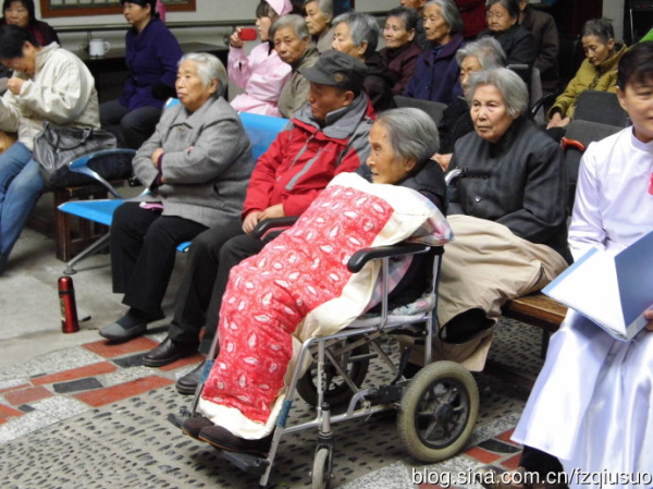 姐姐終於被送進了養老院