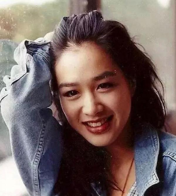 “人魚公主”鍾麗緹:為何怒甩著名音樂人,嫁小12歲的山東男人? “人魚公主”鍾麗緹:為何怒甩著名音樂人,嫁小12歲的山東男人?