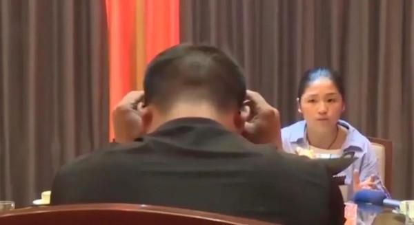 兒子跳樓輕生，究竟是母親太強勢，還是父親對兒子的關愛太少？