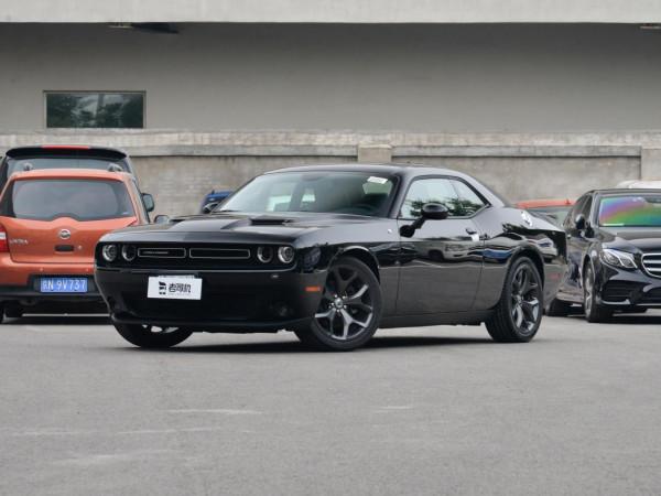 原裝進口配大排量V6，車身尺寸堪比豪華行政轎車，實拍道奇挑戰者