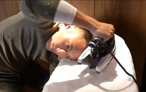 41歲謝霆鋒罕下田耕牛！手持斗笠帥氣十足，褲子沾滿泥巴太狼狽