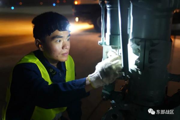 深夜,長航時奔襲、超低空突防…… 深夜,長航時奔襲、超低空突防……