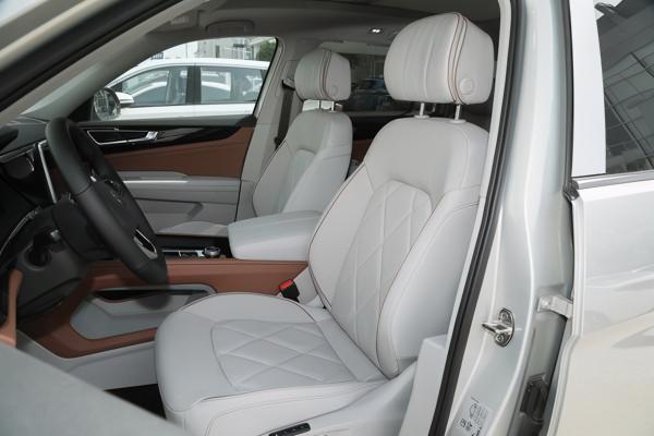 變智慧的德系大塊頭，上汽大眾途昂車內外質感大幅度提升