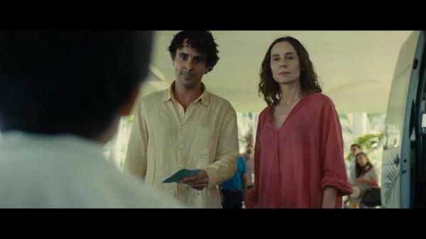 懸疑電影《老去》:濃縮生命的詭異海灘,讓度假變成度餘生 懸疑電影《老去》:濃縮生命的詭異海灘,讓度假變成度餘生