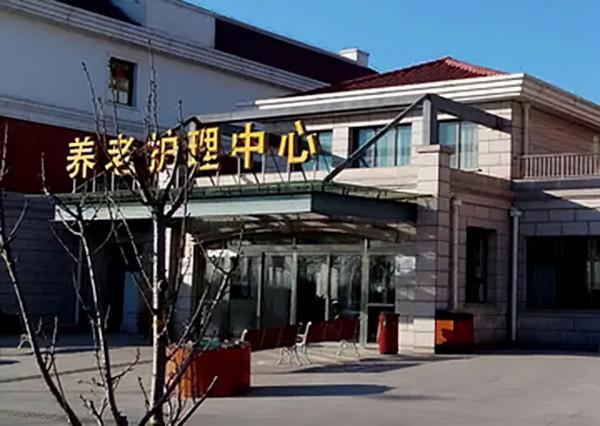 老農金絲楠木屋被估價8億，最後卻以100萬成交，兒子今窮得打光棍