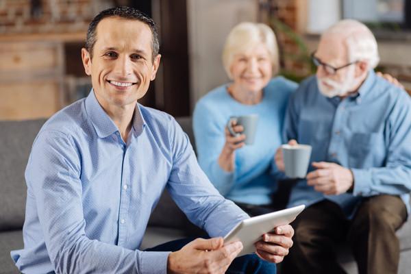 中年時更富有，老年時更長壽