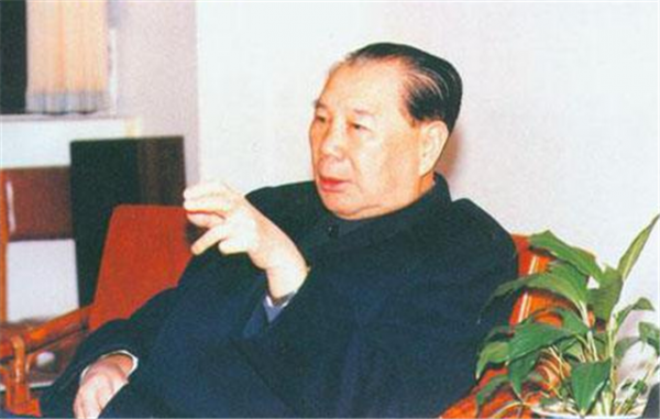 兒子秦天臨行前：我可能無法盡孝了！秦基偉臭罵：你這小仗算什麼