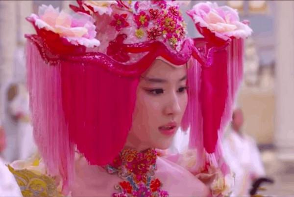 明星古裝尷尬史：頭頂風扇、餃子都算好的，有些太誇張真忍不了