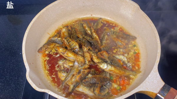 紅燒野生小溪魚，太鮮啦，這種魚在你家鄉叫啥？