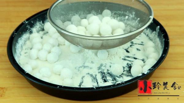 家有糯米粉教你做成紅糖糯米小丸子，甜糯筋道，營養好吃又美味