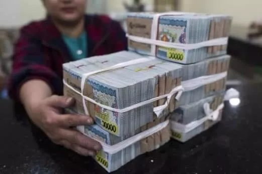 緬甸一女子捲走上億緬幣，不少民眾已經上當