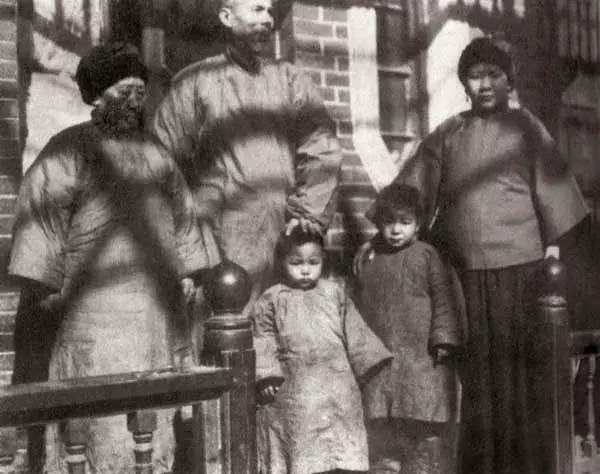 毛澤東設宴邀請齊白石，感謝贈送國畫，齊白石：我什麼時候送過畫