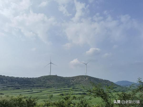 無人機看到濟南一山頂上佈滿了洞口,山下的村民也不知道始於何時 無人機看到濟南一山頂上佈滿了洞口,山下的村民也不知道始於何時