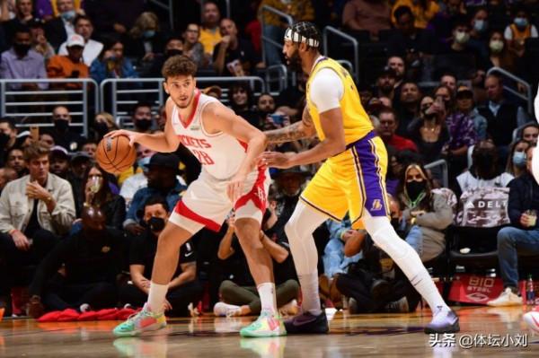 場均2.3次搶斷,領跑新秀榜!16號秀嶄露頭角,火箭撿到寶 場均2.3次搶斷,領跑新秀榜!16號秀嶄露頭角,火箭撿到寶