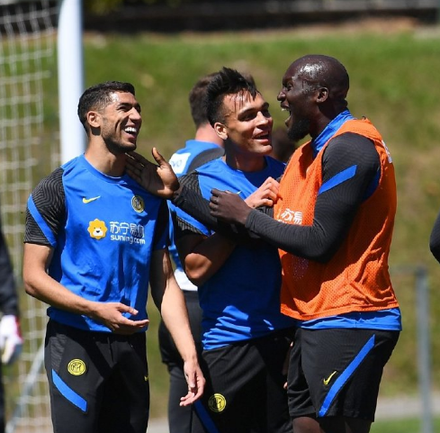 官宣！國米23歲鐵衛離隊，伊卡爾迪身價狂降2000萬，藍鷹關注漢達