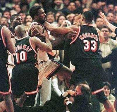 NBA紀實連載38:喬丹貼身護衛奧克利,打架比打球多的終極硬漢 NBA紀實連載38:喬丹貼身護衛奧克利,打架比打球多的終極硬漢