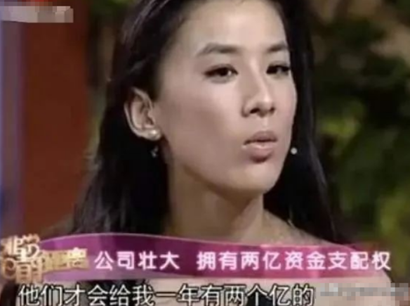 黃聖依：24歲嫁入豪門，被婆婆寵成公主，與繼女情同手足