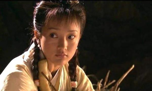 用每年一張劇照的形式，呈現周迅17歲至47歲出道30年的容貌變化