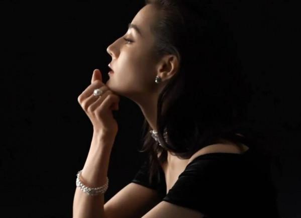 迪麗熱巴官宣御木本全球代言人，出鏡最新御木本廣告大片