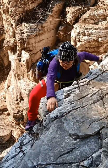 需要的越少快樂越多 在攀崖中尋找快樂的生活 需要的越少快樂越多 在攀崖中尋找快樂的生活