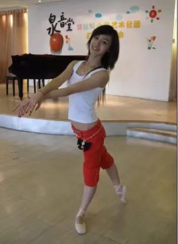 “悲傷”的葉青：姜潮追她3個月，被姚笛搶角色，和恬妞女兒戀愛