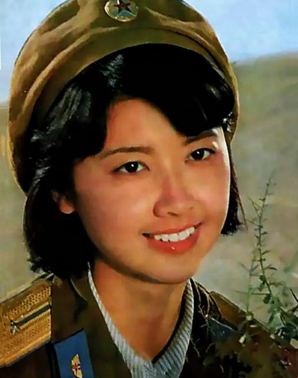 老照片：46位80年代明星軍裝照 龔雪 葛優 劉曉慶 李秀明 遲志強 傅藝偉