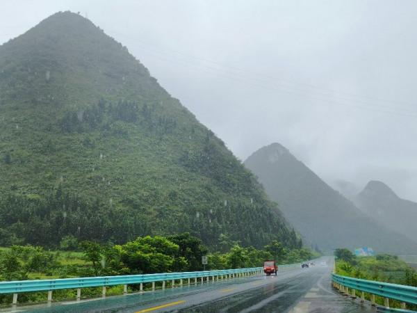 跑過關興公路嗎？說“自駕必去”，200公里我玩出了“貴州味道”