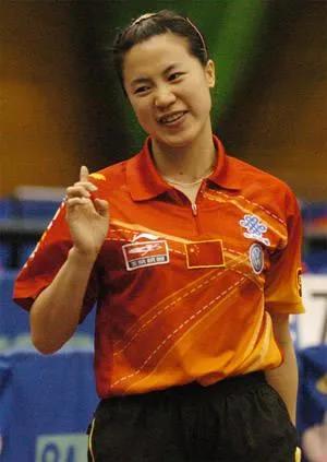 王楠的故事：世乒賽三連冠第一人，曾患癌症，大八歲老公不離不棄