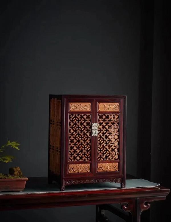 「攢花格方櫃」小葉紫檀鑲嵌黃花梨