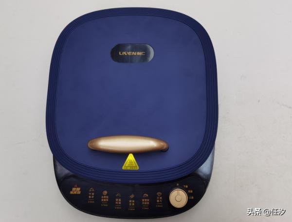 有一種藍寶石被英國皇室稱為皇室色彩，小家電也跟風，它叫皇室藍